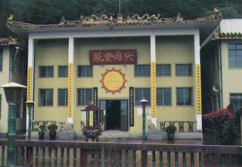 HK - Lantau - temple outside